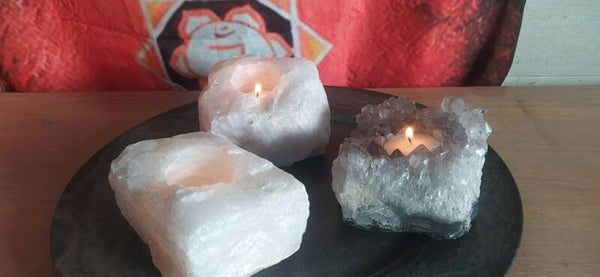 Gouden driehoek theelichthouders met gratis hematiet