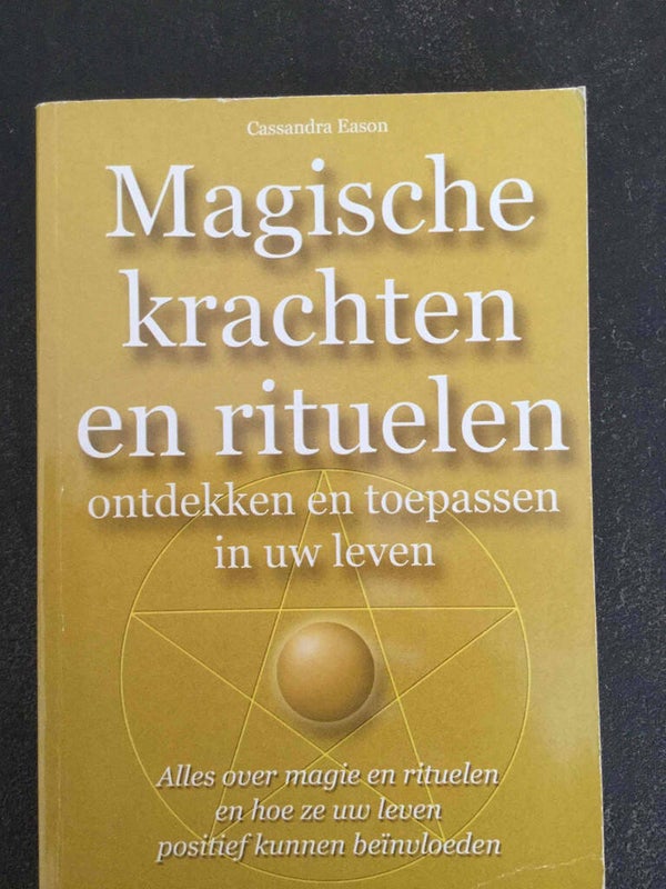 Magische krachten en rituelen  - tweedehands