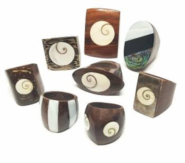Houten vingerring met Gomati