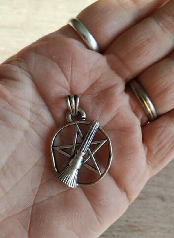 Sale Pentagram bezem. Handgemaakt in India.