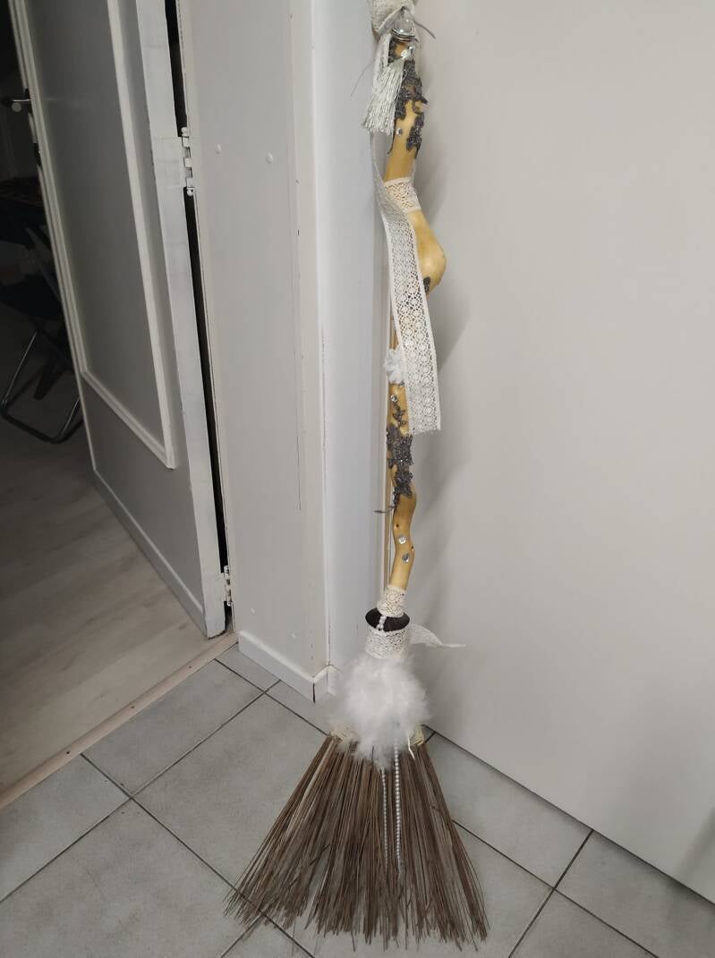 Spiritualiteit. Esoterie. Spirituele winkel. Spirituele webshop. Kaartleggingen. Edelstenen. Wierook. Chakra. Healing. Heksenopleiding. Kruiden. Gidsen.