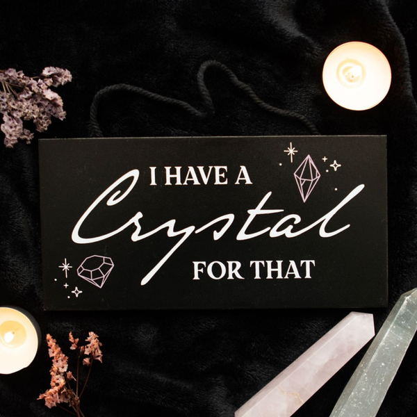 “I Have a Crystal for That” Heksenhangbord – Crystal Witch Decor