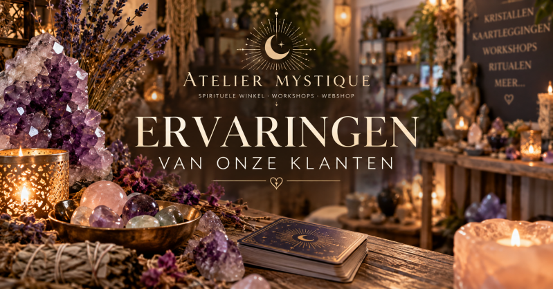 Sfeervolle afbeelding van Atelier Mystique met kristallen, kaarsen en spirituele materialen, voor ervaringen van klanten