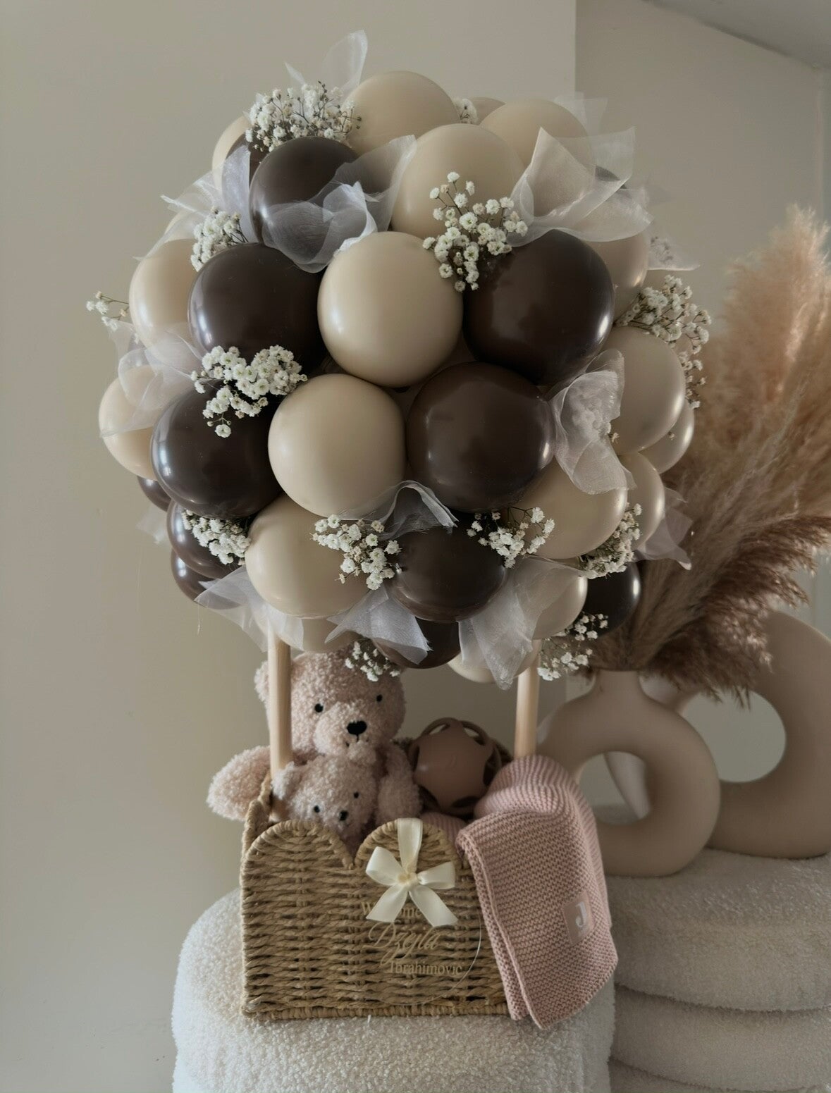 Air Balloon with Organza and Square Basket,  Pickup & Shipping: Available in the Netherlands and Belgium only.