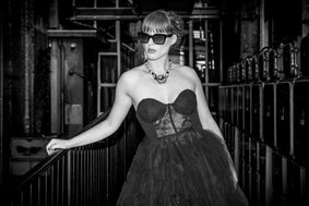 Leer flitsen in de Vogue style of ook wel retro stijl genoem. Direct inflitsen op je model of bruidspaar, de nieuwe flits trend. Ik leer je hett in deze On-Camera Flash workshop!