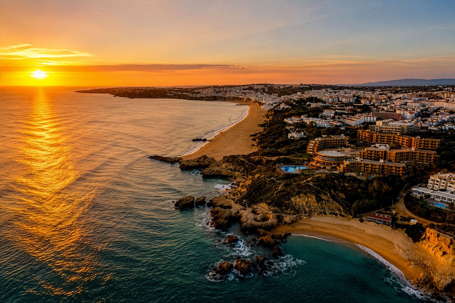 Hotel direct aan het strand met ook prachtige rotsformaties + magische Portugeze Sunset