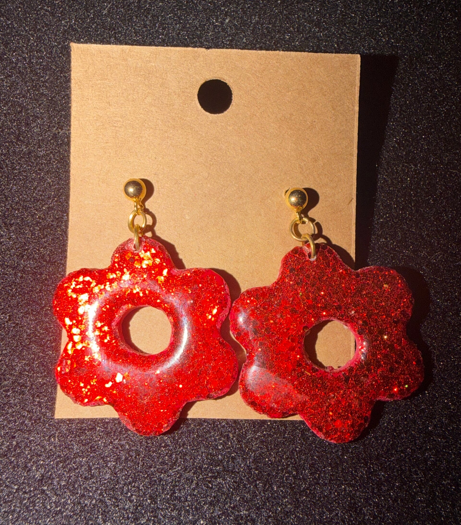 Modèles anémones rouge pailletés.