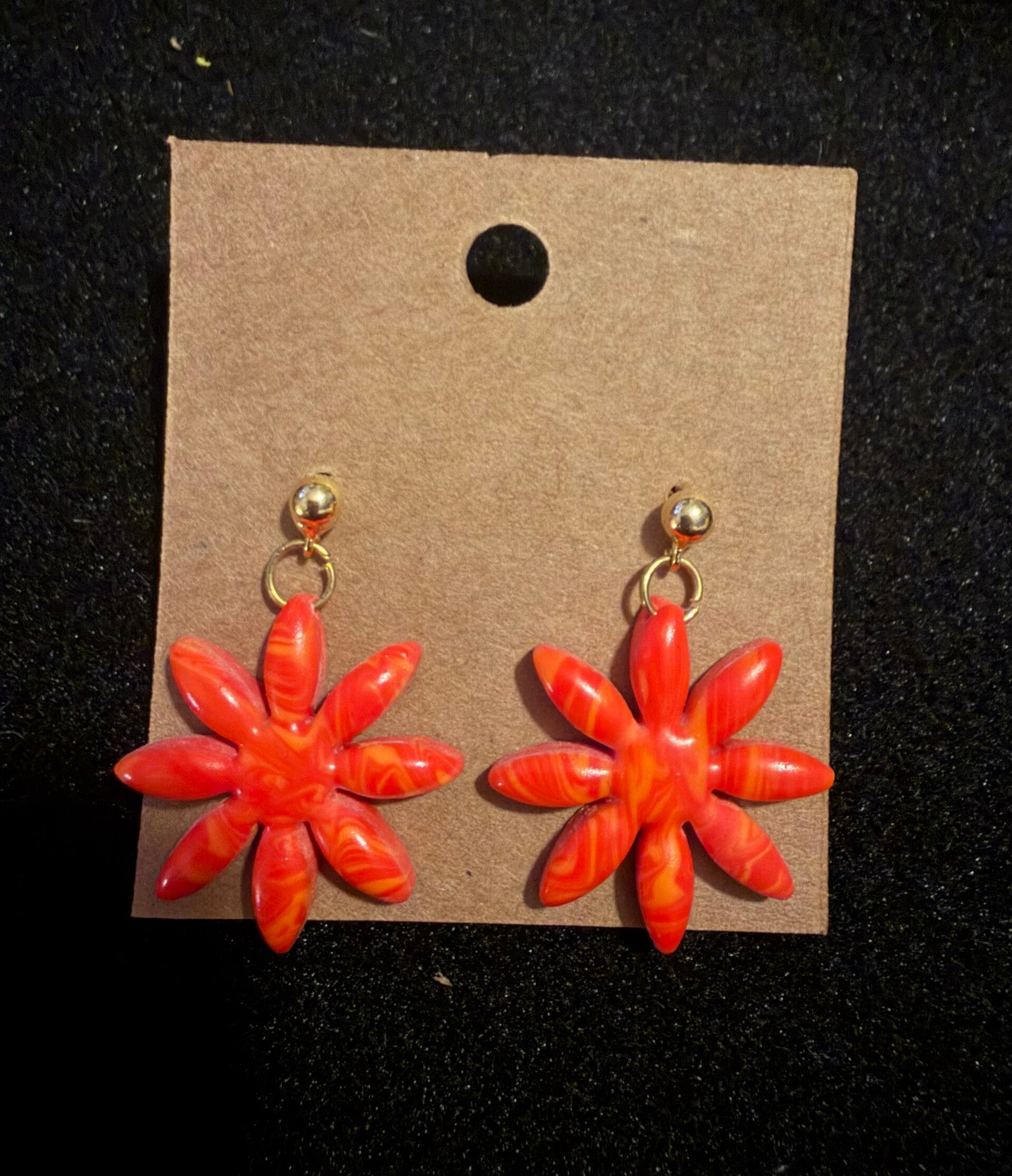 Modèles marguerite rouge et orange.