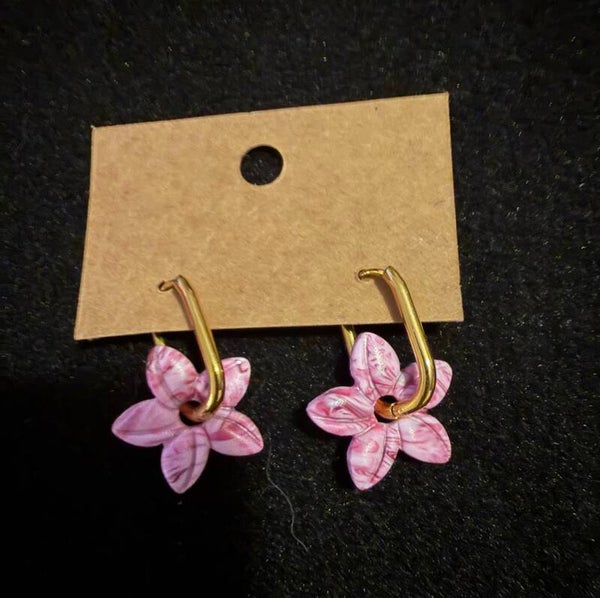 Modèles lys rose et violette.