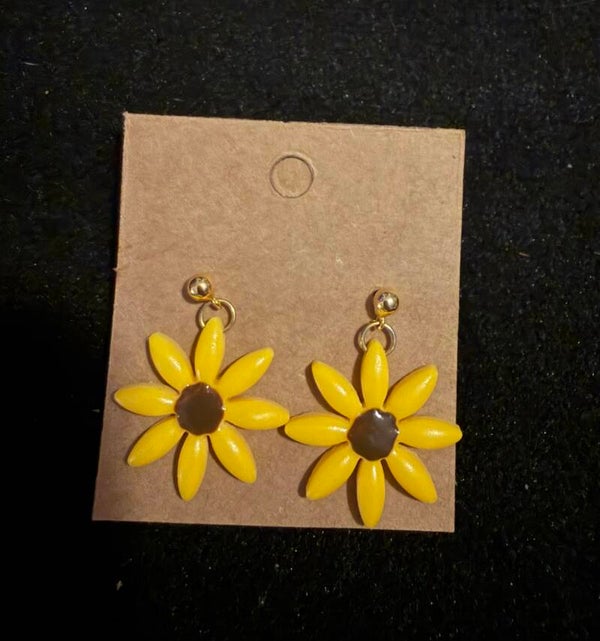 modèles marguerite jaune et marron.