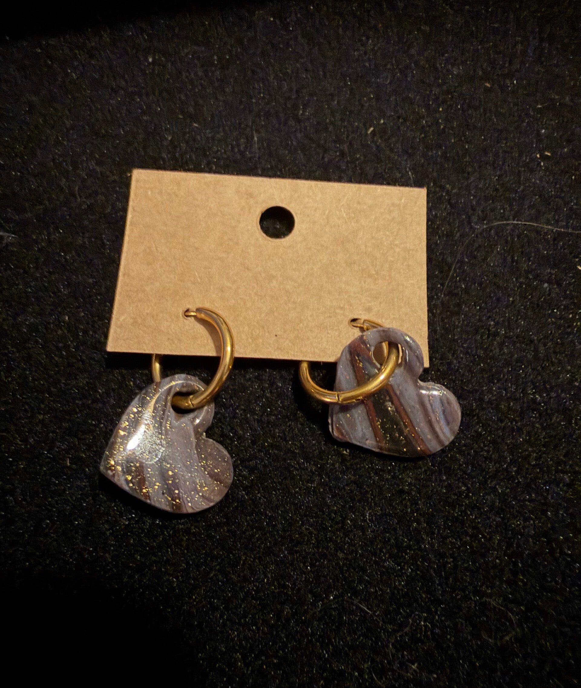 Modèles coeur noir et marron.