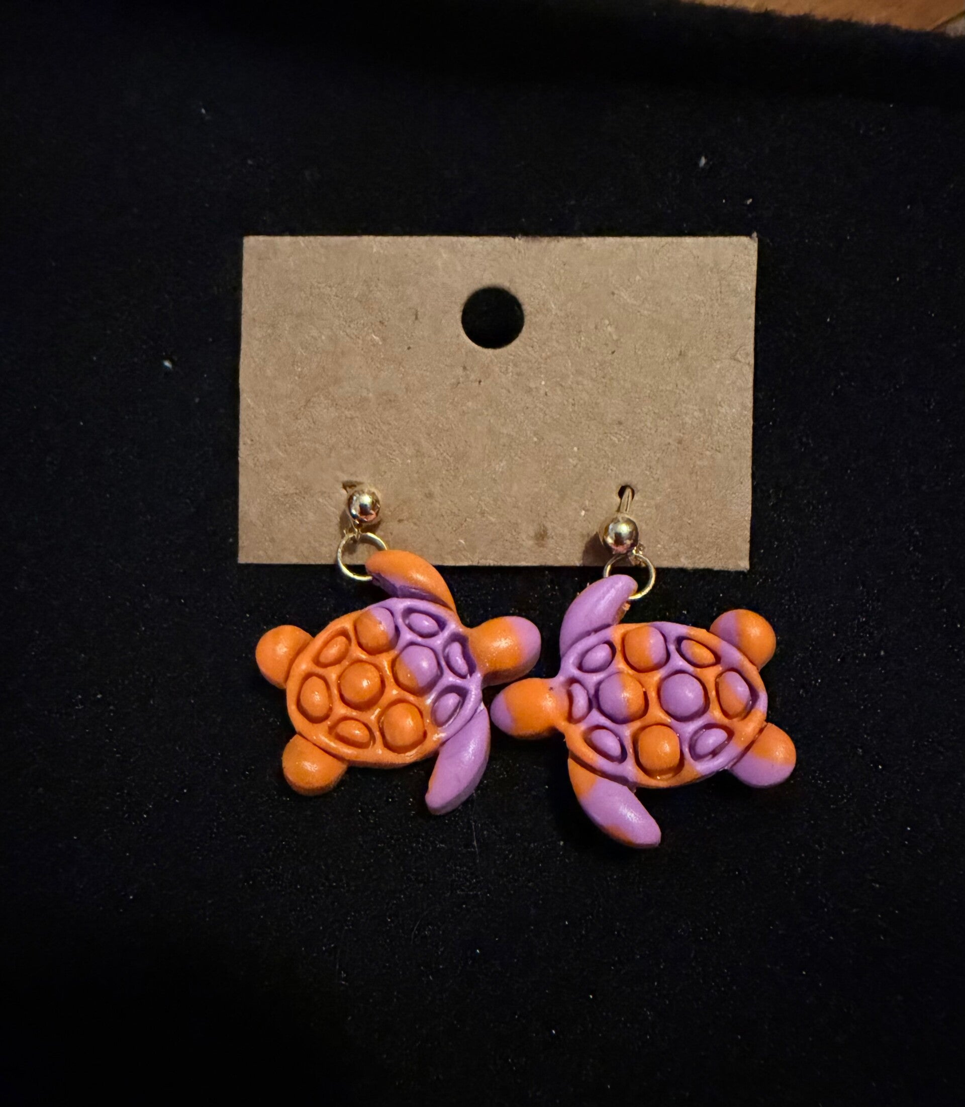 Modèles tortue orange et violette.
