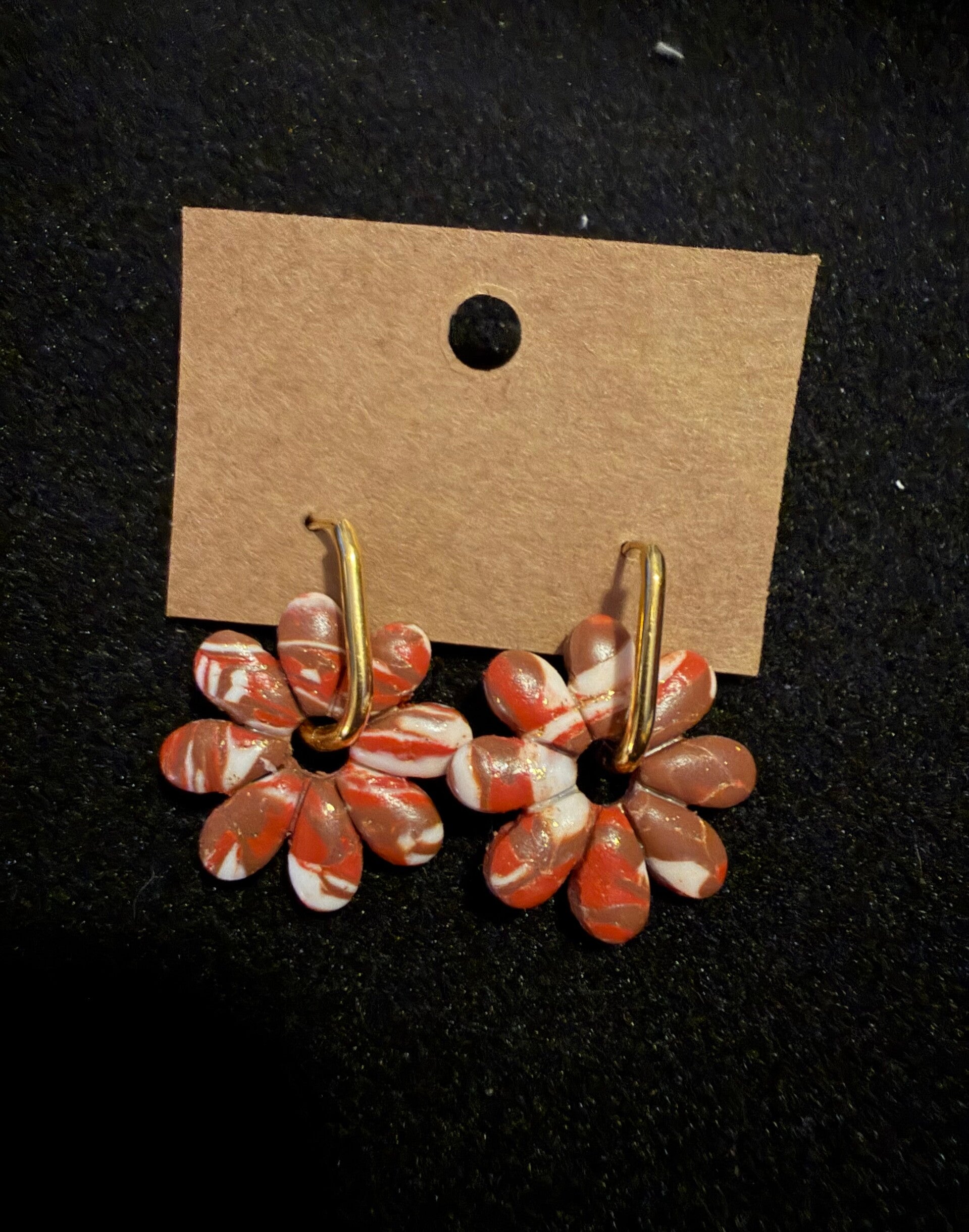 Modèles Lila blanc marron et rouge.