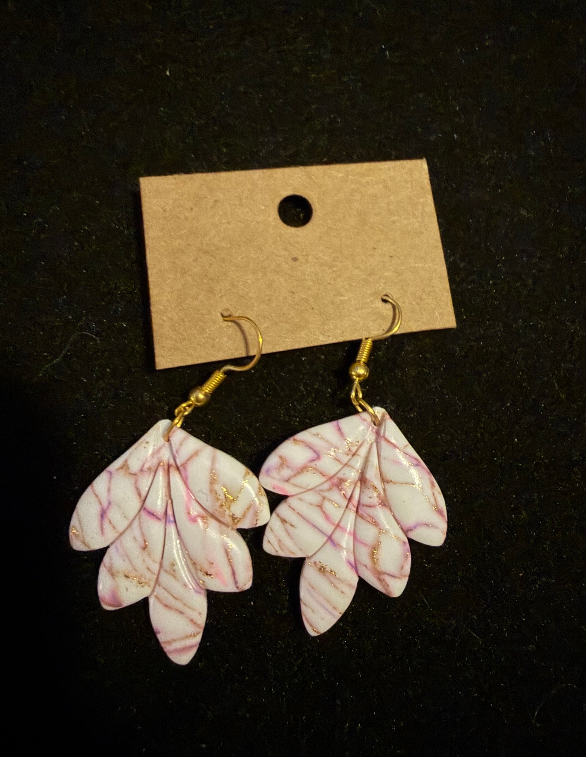 Modèles feuilles blanche orange et rose.