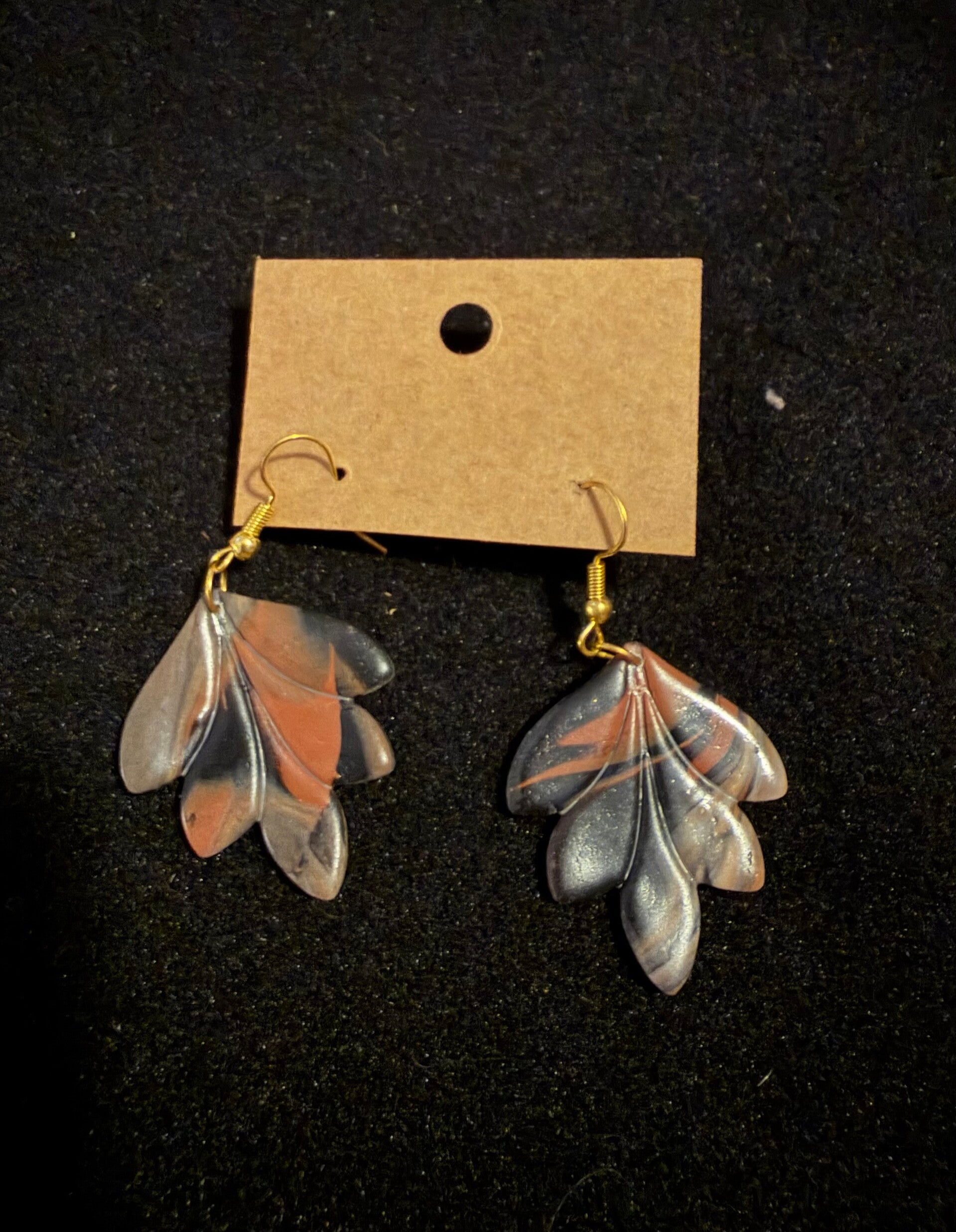 Modèles feuilles noir marron et blanche.