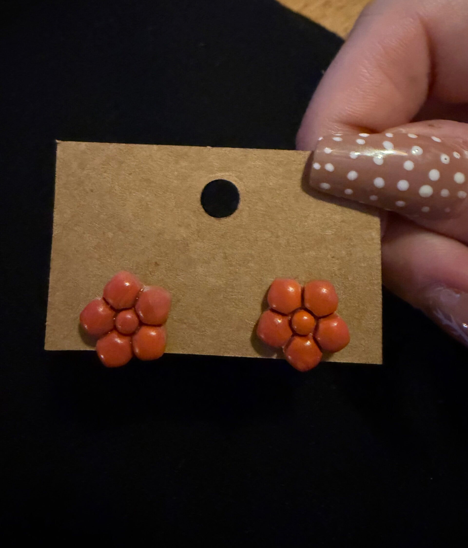 Petite fleure orange marron.