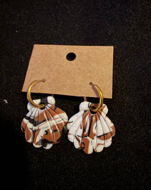 Modèles Coquillage blanche noir et marron.