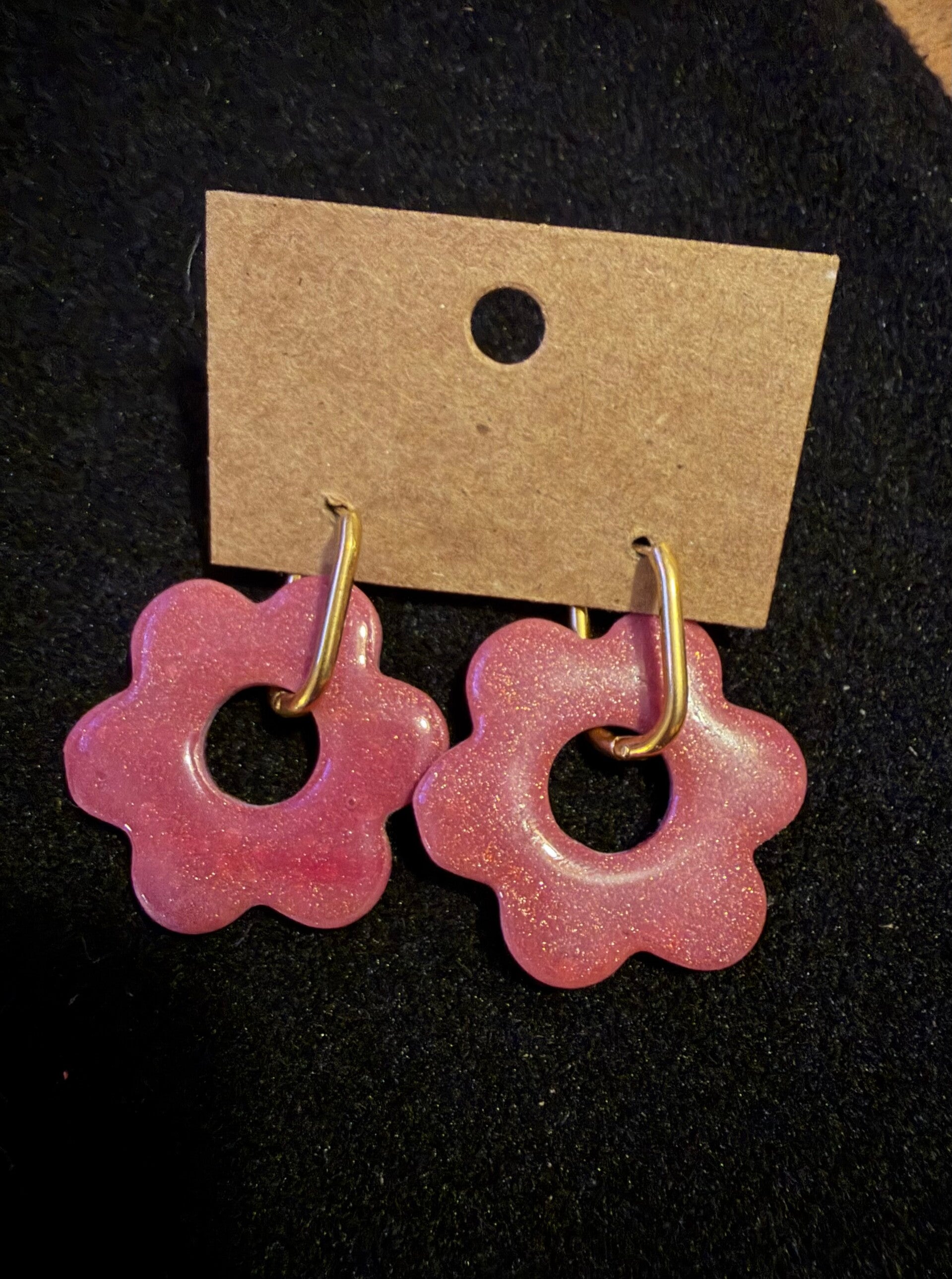 Modèles Anémone rose foncé pailletés.