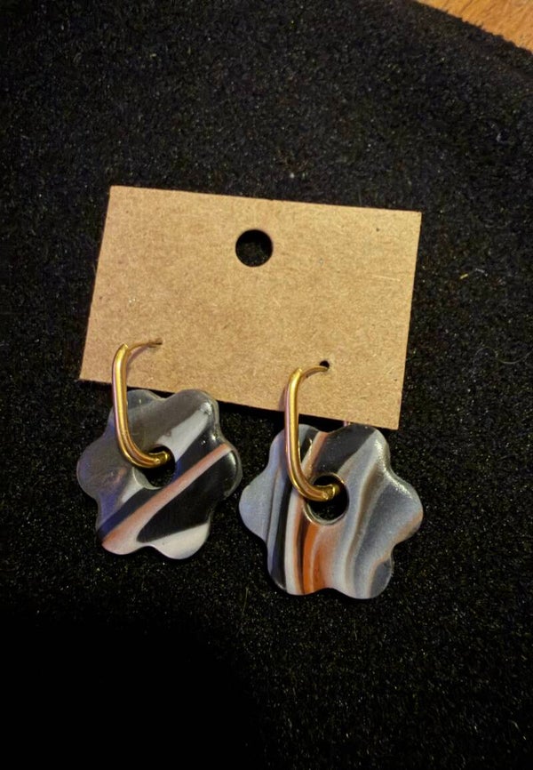 Modèles Anémone blanche marron et noir.