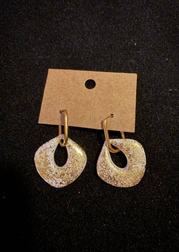 Modèles Ali banche et doré.