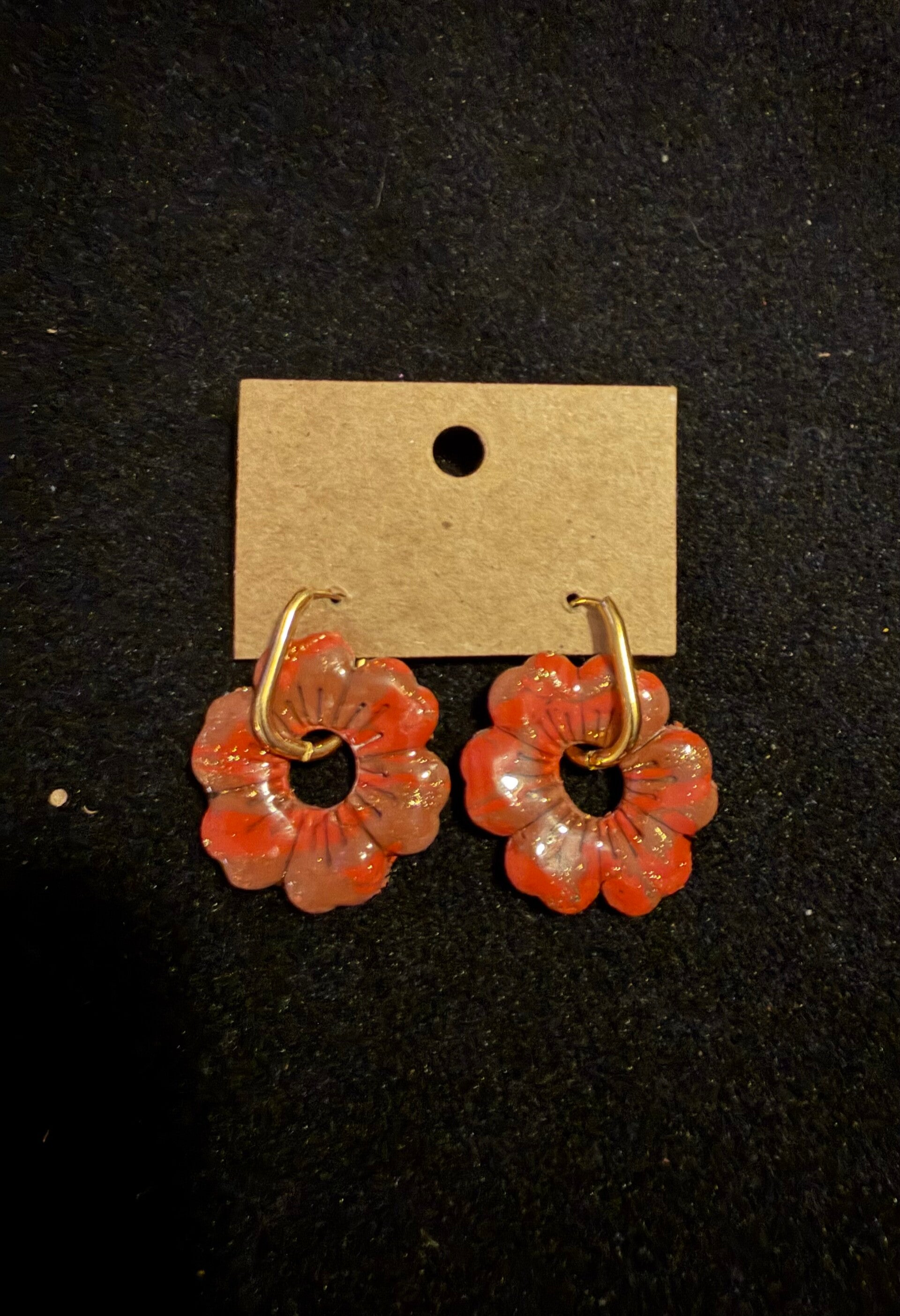 Modèles Katia marron et rouge.