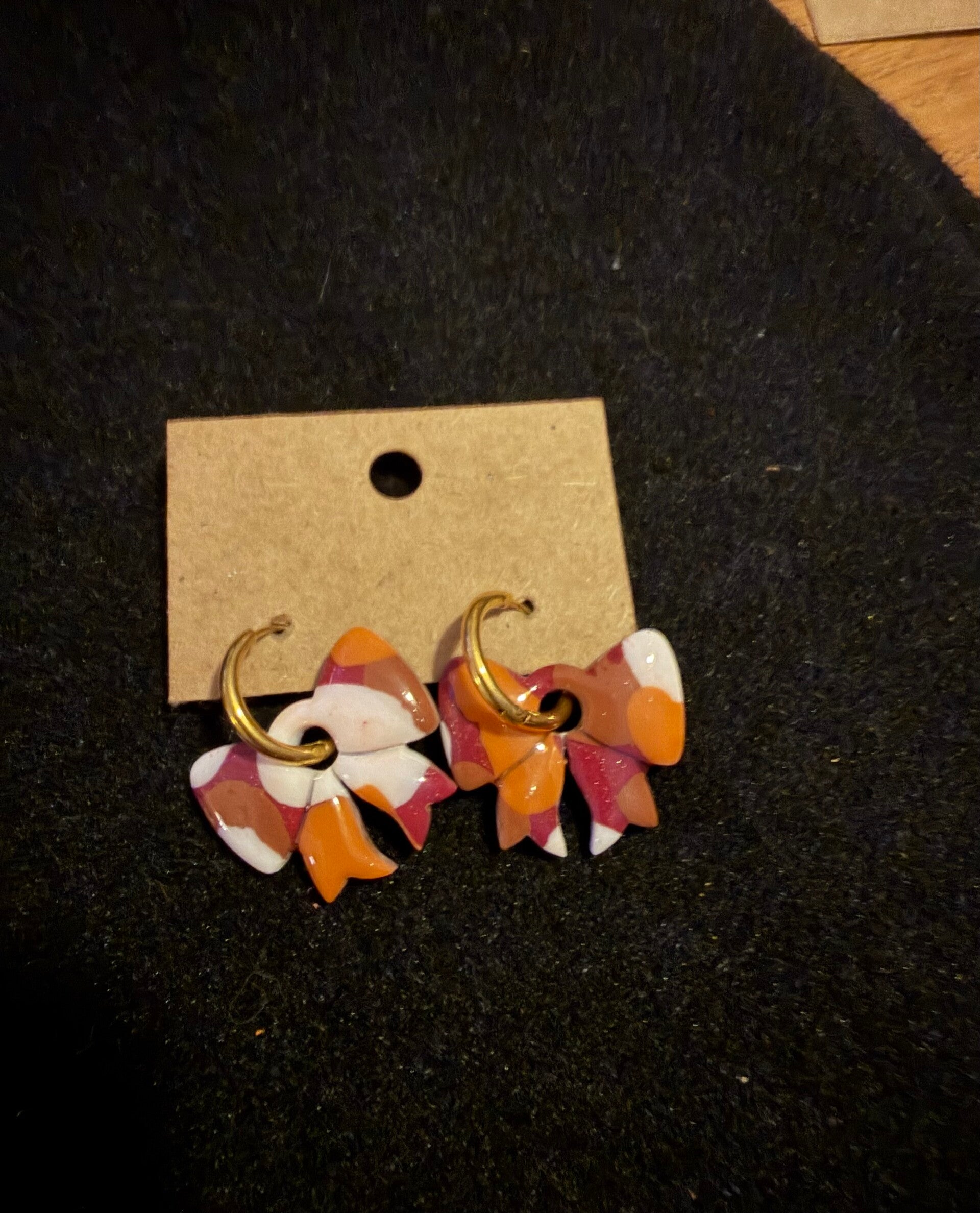 Modèles Noeud blanche orange et bordeaux.