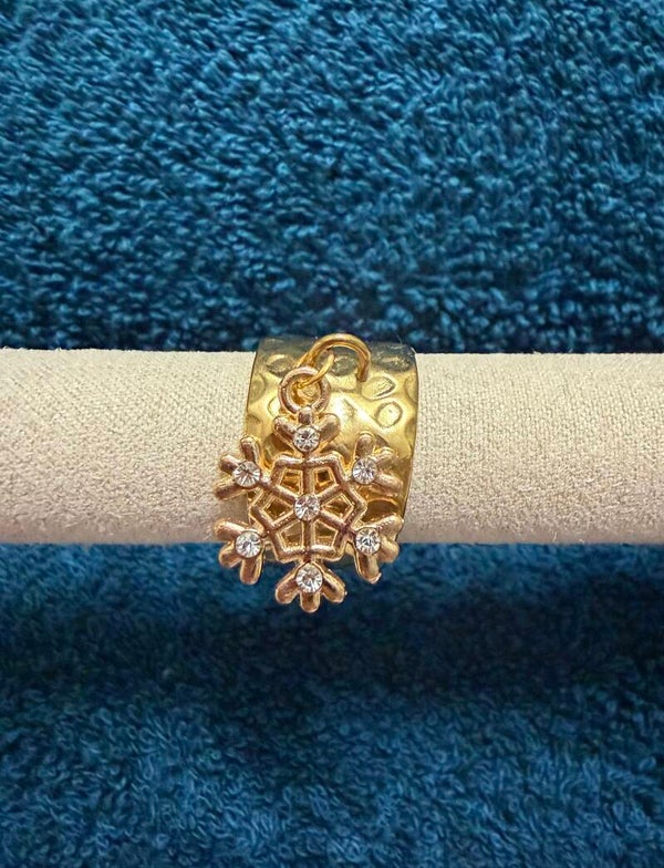 Bague a breloque flocon.