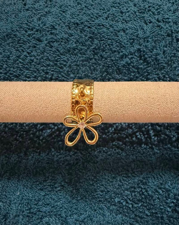 Bague a breloque fleure en acier inoxydable.