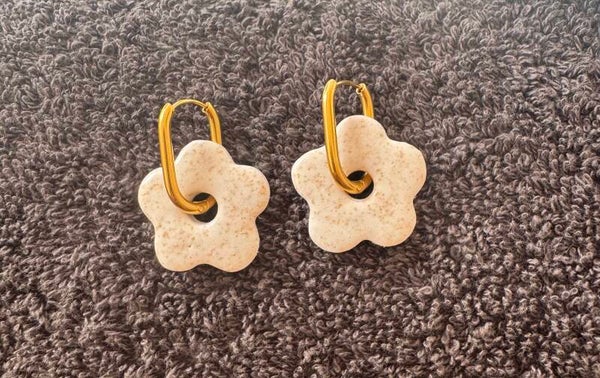 Boucles d’oreilles Anémone blanche doré.