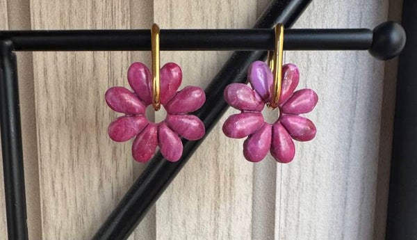 Boucles d’oreilles Camelia de différent rose.