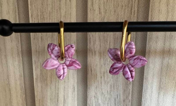 Boucles d’oreilles Lys rose et blanche.