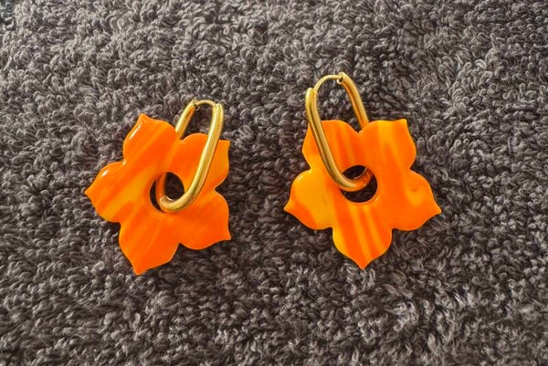 Boucles d’oreilles Lys orange et jaune.