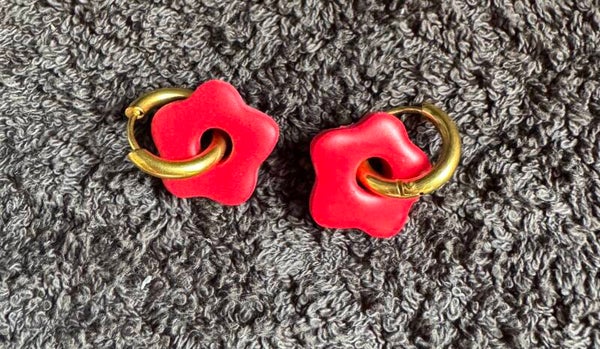 Boucles d’oreilles rouge .(Petite anémone).