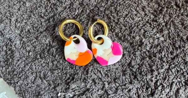 Boucles d’oreilles cœur rose blanche et orange.