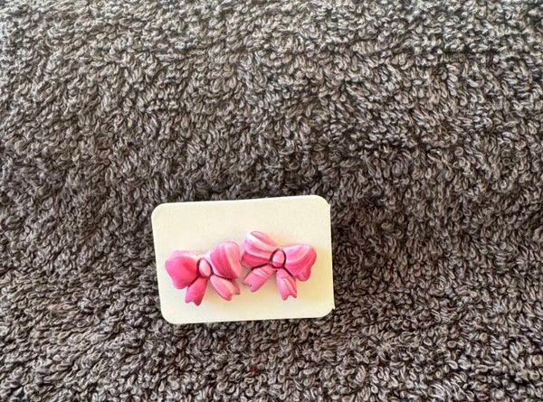 Boucles d’oreilles Noeud rose.