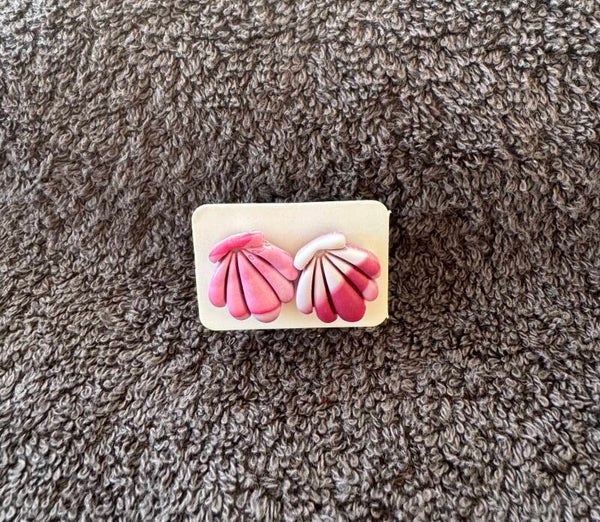 Boucles d’oreilles Coquillages rose et blanche.