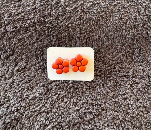 Boucles d’oreilles fleur orange et rouge.