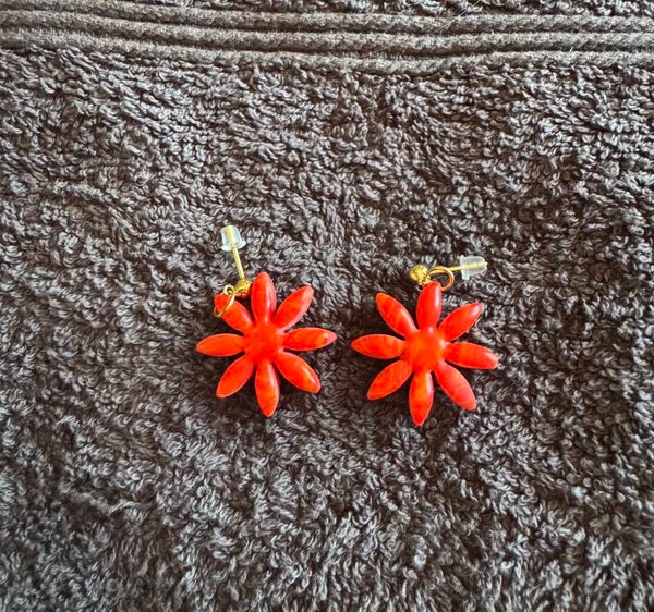 Boucles d’oreilles Marguerite rouge et orange..