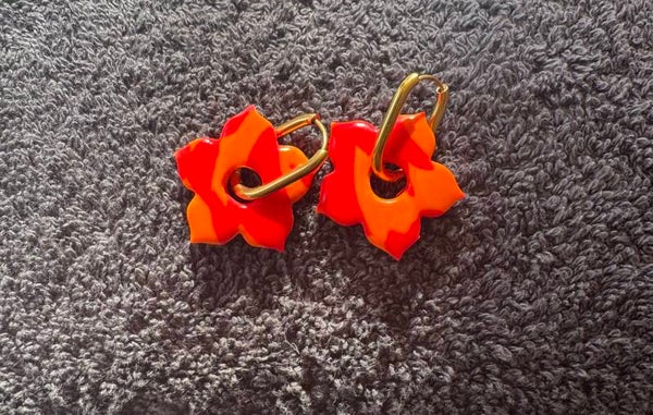 Boucles d’oreilles Lys rouge et orange.