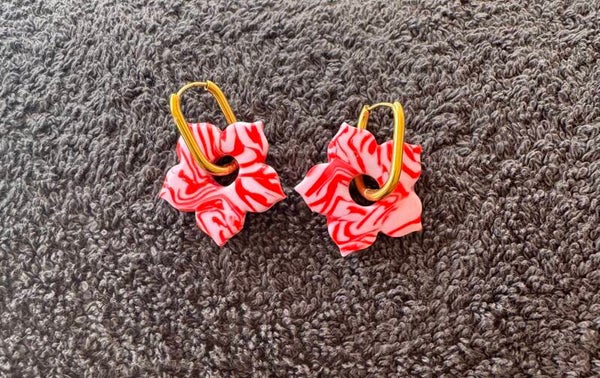 Boucles d’oreilles Lys rouge et blanche.