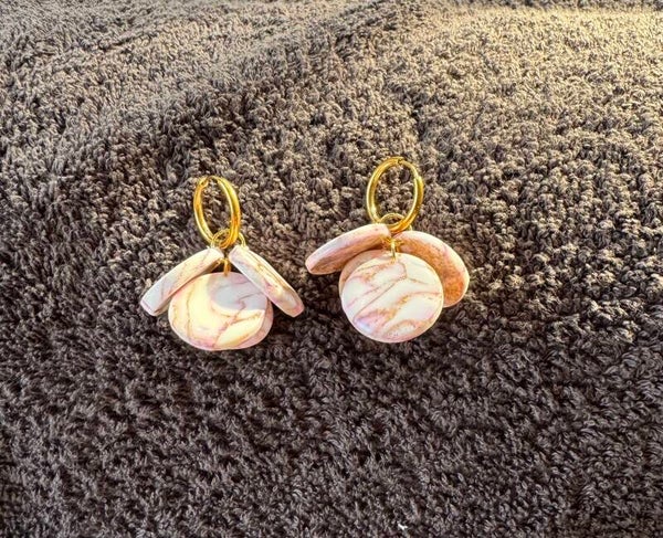 Boucles d’oreilles bulle blanche rose et violette.