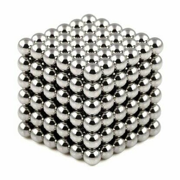 Zilveren magneetbolletjes
