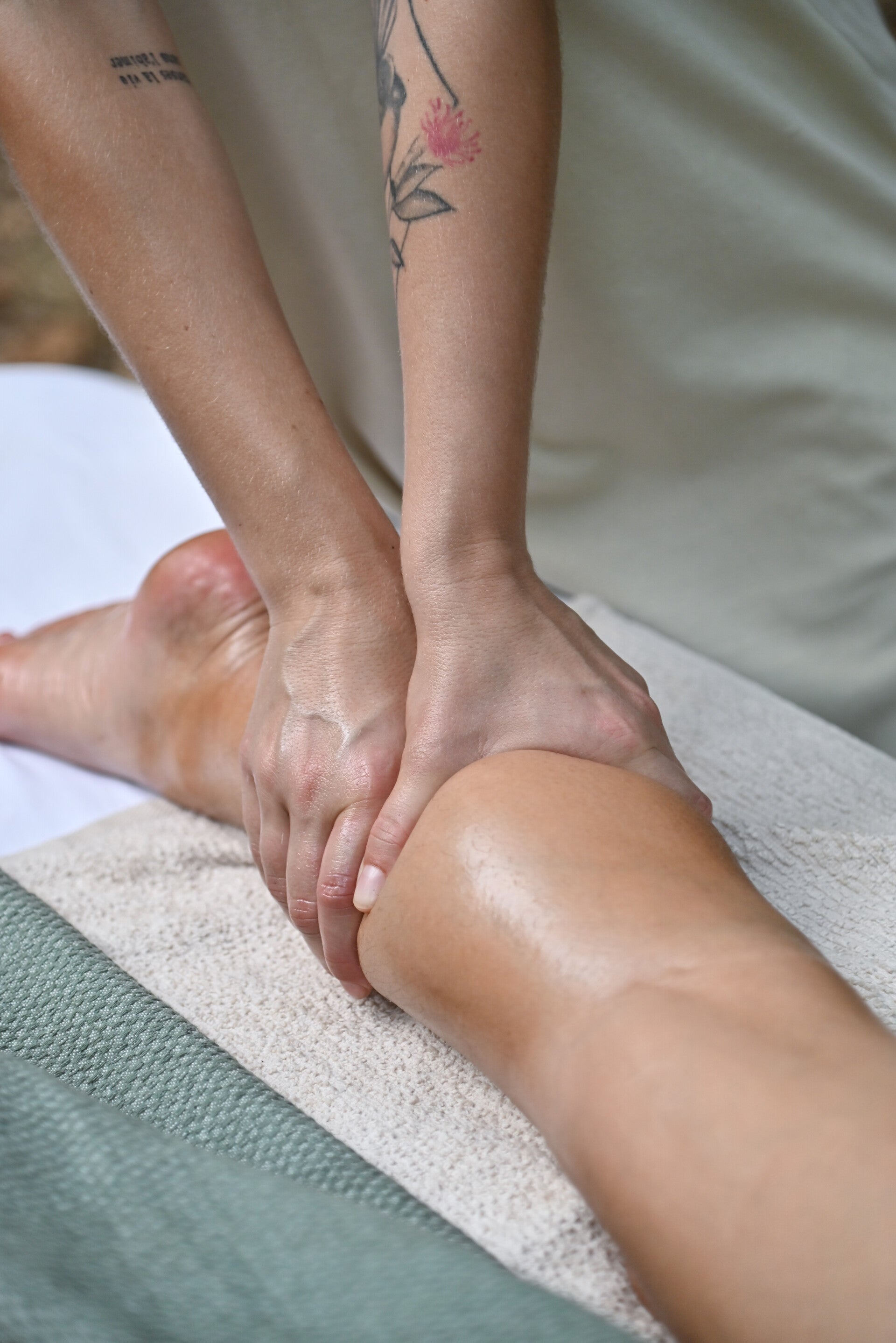 Massage drainant des jambes réalisé par Noémie de Manawa Massage