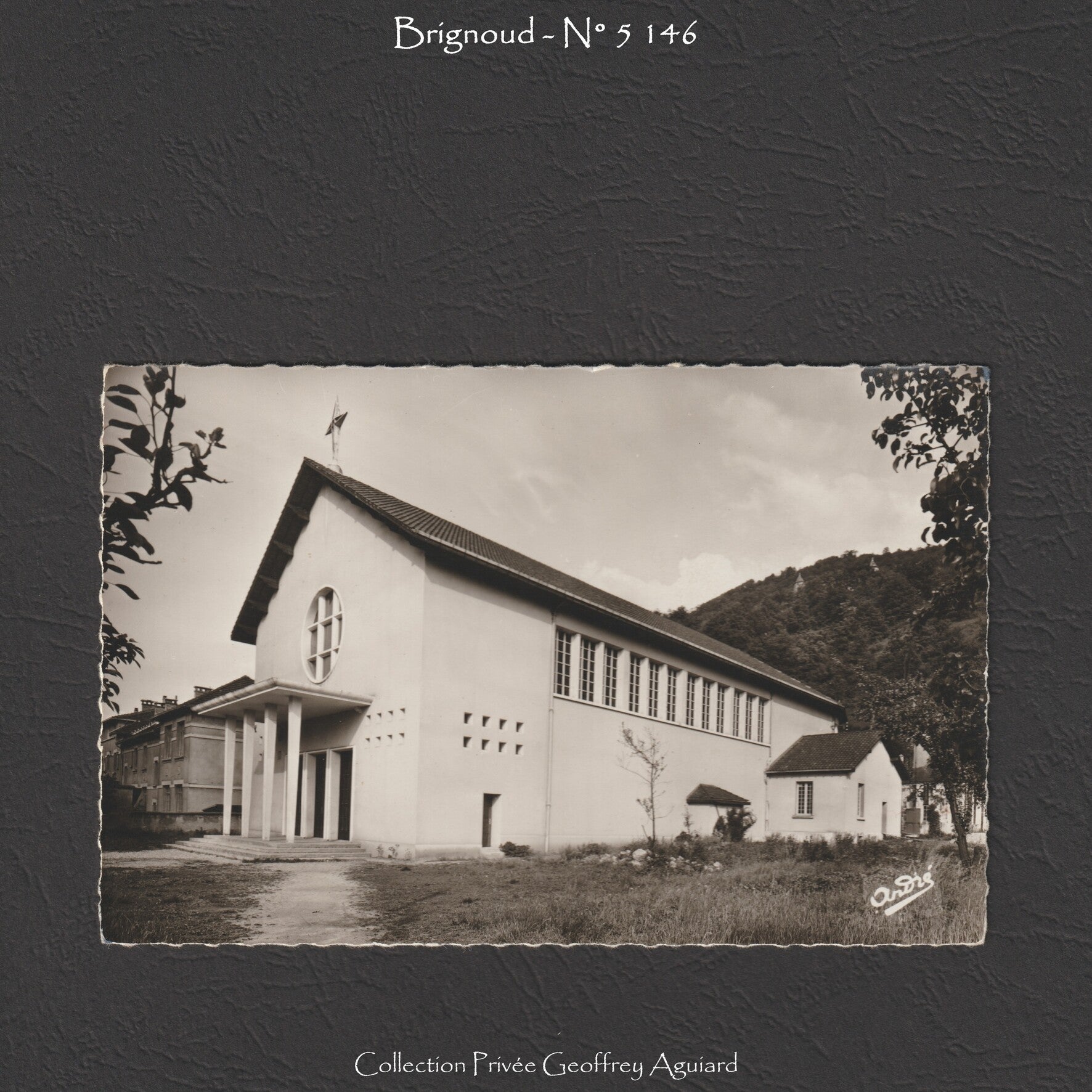 5 146 - L'Eglise Sainte Thérèse.