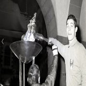 clermont-ferrand-le-feu-sacr-de-l-olympisme-standard-9v08ls.jpg