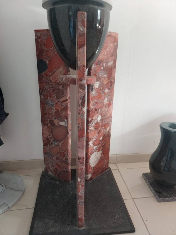 porte compositions en granit Marinacé rouge