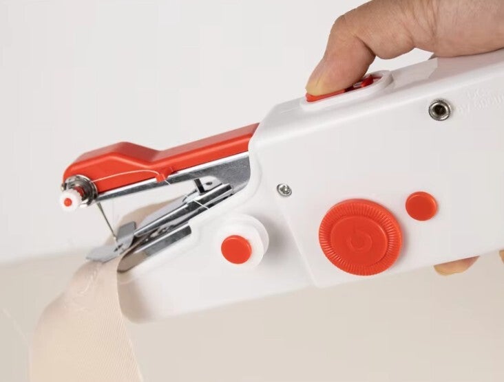 MACHINE A COUDRE PORTABLE A PILE