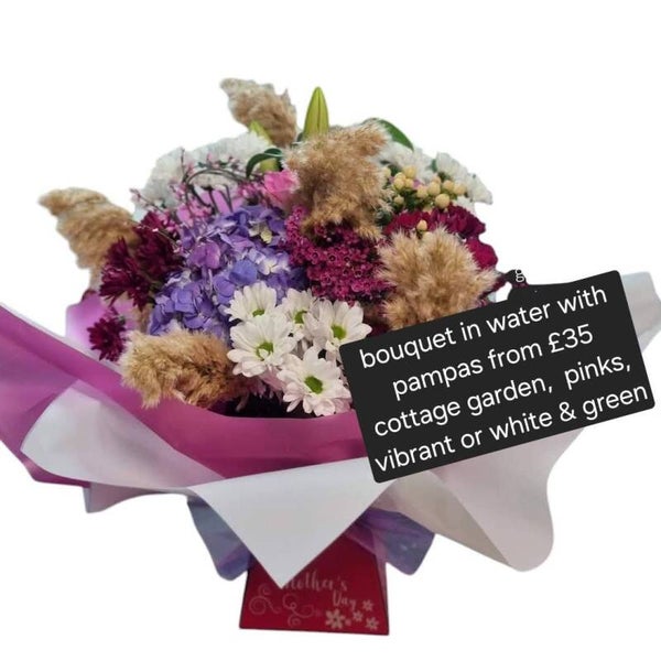 Mothers day waterbox with pampas