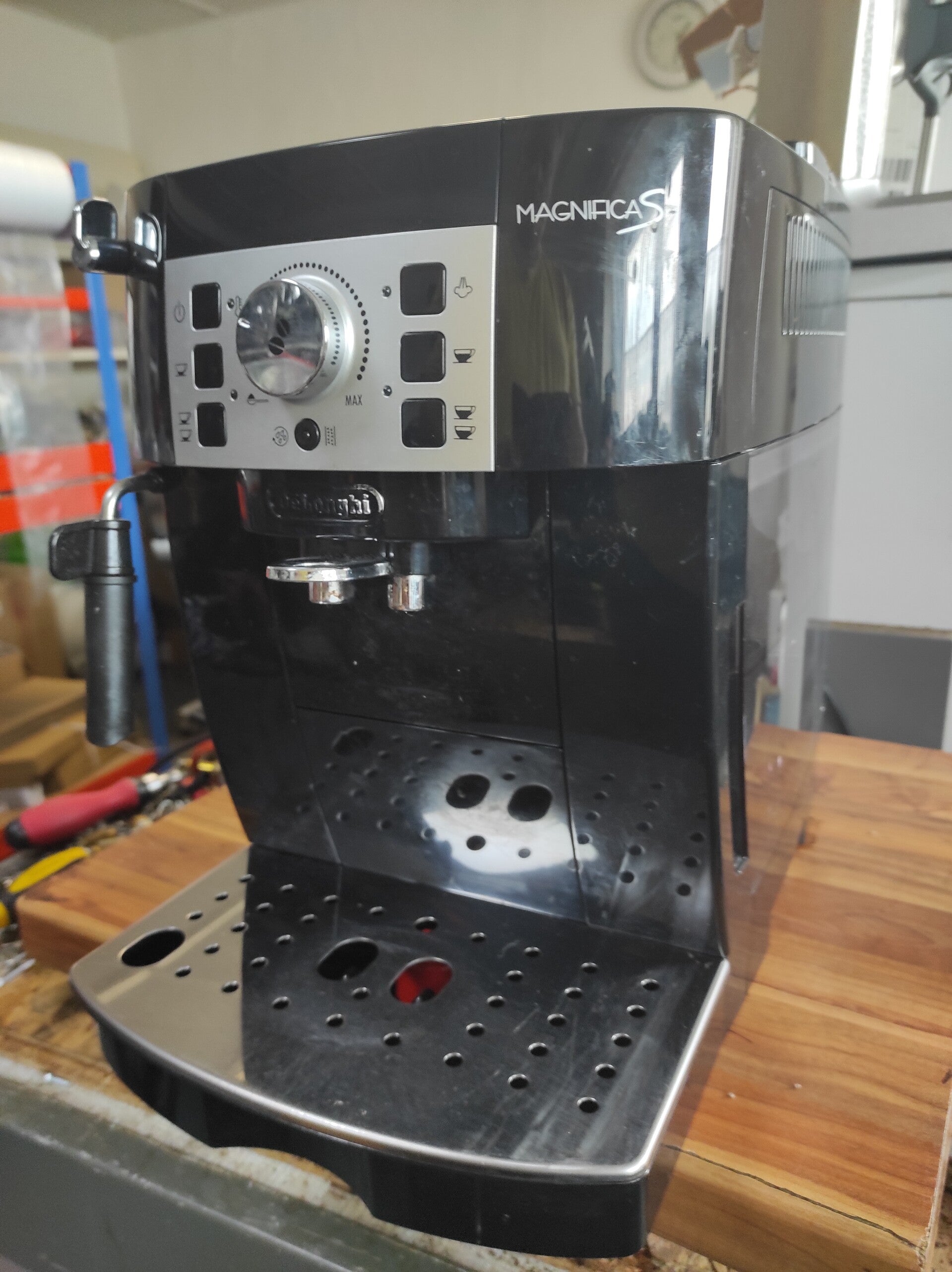 Wartung Service Delonghi Magnifica 2xxx 3xxx und AEG Caffe Silenzio Privileg Esperienza Mahlwerk Zahnriemen gewechselt