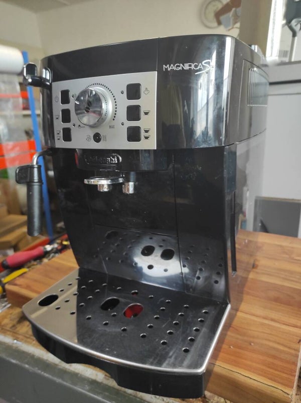 Wartung Service Delonghi Magnifica 2xxx 3xxx und AEG Caffe Silenzio Privileg Esperienza Mahlwerk Zahnriemen gewechselt
